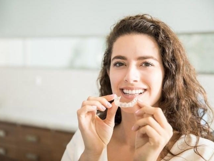 Invisalign vs Aparelho Fixo: Qual Escolher em 2026?