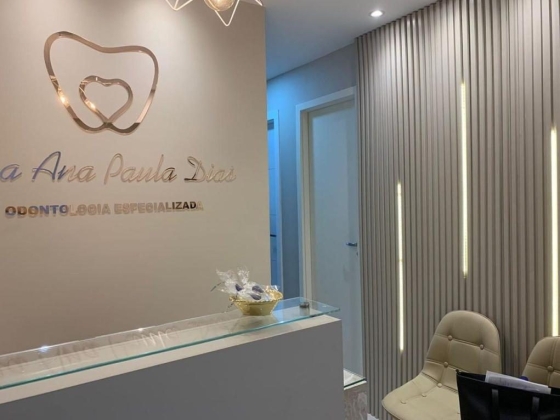 Dra. Ana Paula de Oliveira Dias - Especialista em Prótese Dentária no Recreio dos Bandeirantes