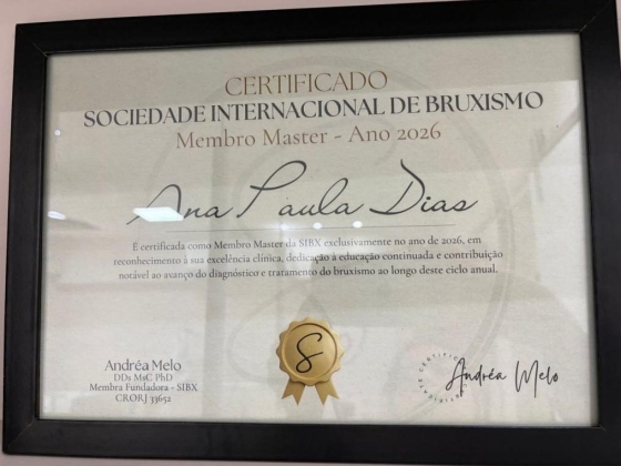 Dra. Ana Paula de Oliveira Dias - Especialista em Prótese Dentária no Recreio dos Bandeirantes