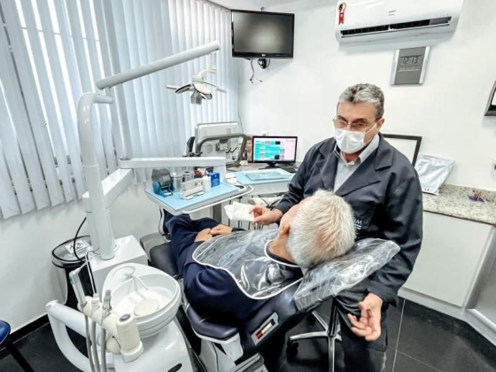 Dentista no Méier: Implante Dental com Especialistas na Clínica IIROM